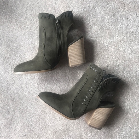 CCOCCI Shoes - 3/$20 🌟 Ccocci olive suede bootie